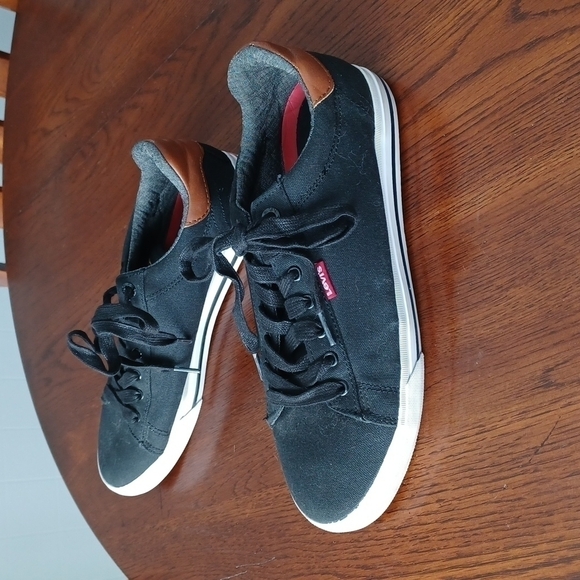 🎈$10 add on. LEVI'S Size 9 Men's shoes sneakers - Picture 10 of 10